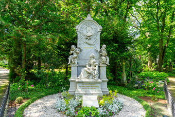 Fototapeta premium Robert and Clara Schumann Grave Monument at the Historic Alter Friedhof Cemetery in Bonn Germany