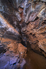 Obraz premium Lava Tube Interior Natural Rock Formations and Volcanic Walls Underground Perspective
