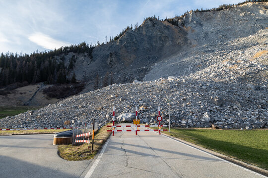 attention_rockfall