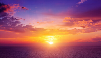 Fototapeta premium Vibrant Sunset With Yellow Sun And Purple Pink Gradient Sky