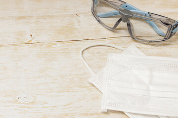 	花粉症対策｜マスクと保護眼鏡