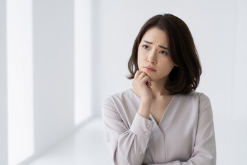 考える・悩む・ストレス・困る女性 Generative AI