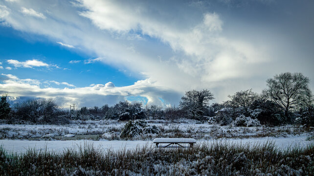Tros Y Waen Holiday Park Idilic Snowcapped Lake