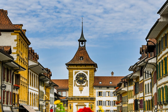 Murten, Altstadt, Stadt, Berntor, Tor, Hauptgasse, Ringmauer, Stadtmauer, Stadtrundgang, Altstadth&auml;user, Sommer, Schweiz