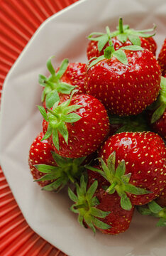 Close-up of fresh strawberries in a ceramic bowl