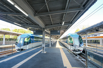 観光列車が並ぶ賢島駅のプラットホーム