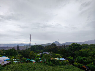 Naklejka premium Tropical Mountain Landscape with Overcast Sky