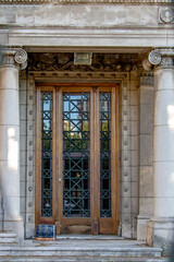 Obraz premium old wooden door