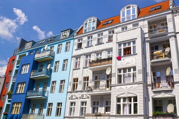 Fototapeta premium berlin, deutschland - sanierte häuser in kreuzberg