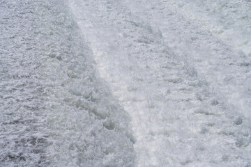 Obraz premium Foaming water flowing with power at Lechwehr, Landsberg am Lech