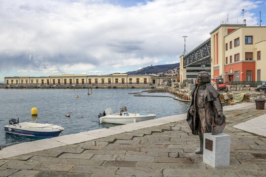 triest, italien - statue vom erfinder josef ressel 