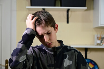 Obraz premium Headshot of a stressed teenage boy