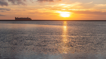 Sonnenuntergang an der Nordsee, auf dem winterlichen Borkum 