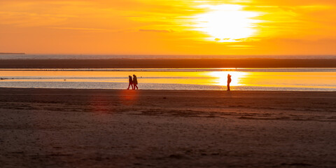 Fototapeta premium Sonnenuntergang an der Nordsee, auf dem winterlichen Borkum 