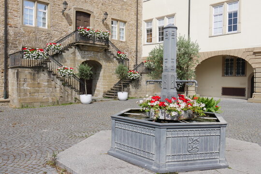 Brunnen im Schlosshof von &Ouml;hringen