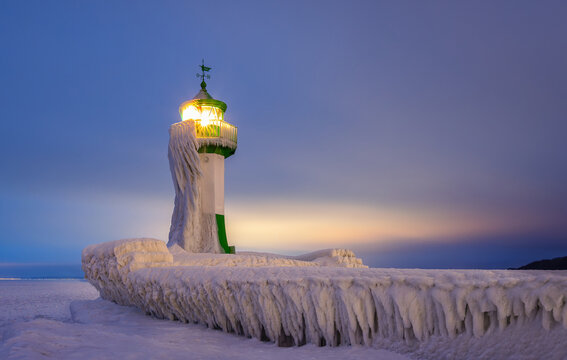 Lighthouse covert in ice