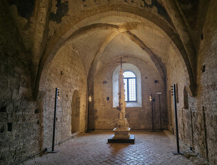 Obraz premium Ancient Scriptorium with Vaulted Ceiling in San Galgano Abbey, Tuscany, Italy