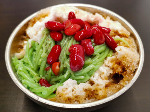 Es Cendol is a sweet traditional dessert drink originating from Java, Indonesia.
