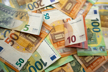 Obraz premium Scattered Euro Banknotes on Table, Money and Finance Concept, Euro Banknotes Spread on Table, Cash and Financial Concept