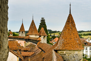 Murten, Ringmauer, Festung, Türme, Stadt, Altstadt, Altstadthäuser, Dächer, Schloss, Rundgang, Pulverturm, Stadtrundgang,  Sommer, Schweiz © bill_17