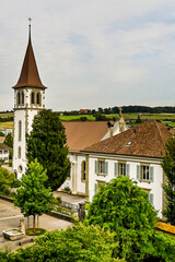 Murten, Kirche, Stadt, Altstadt, römisch-katholisch, Ringmauer, Festung, Schloss, Altstadthäuser, historische Häuser, Rundgang, Sommer, Schweiz © bill_17
