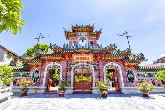 A beautiful view of the Quan Cong Temple in Hoi An