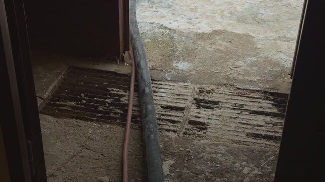 Access point opens into moisturefilled courtyard featuring drainage system