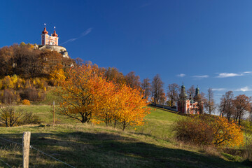 Naklejka premium Calvary Banska Stiavnica complex and autumn foliage in Slovakia
