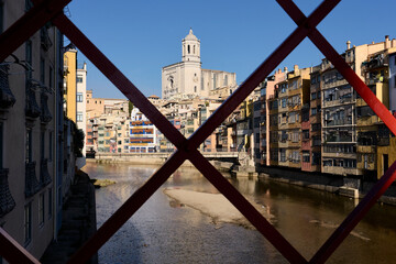 View of Girona (Girona, Spain), January 15, 2026. The Onyar River flows through Girona (Gerona in Spanish). The colorful houses are one of the most typical images of the city.