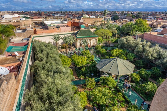 Urlaub in Marokko, Marrakesch, Afrika: Innenstadt, Altstadt, Medina - Le Jardin Secret, Sehensw&uuml;rdigkeit botanischer Garten, Riad, mit Pflanzen und historischem Turm