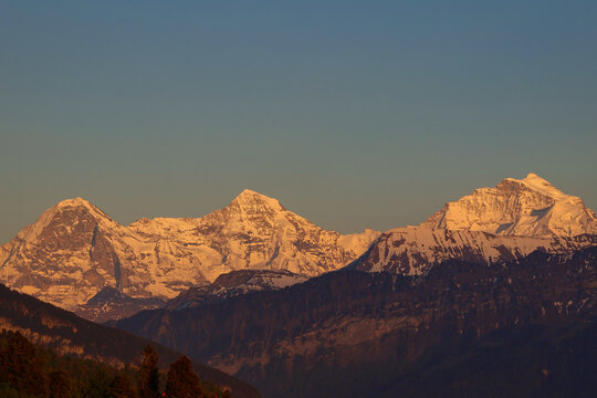 Bergkette bei Sonnenuntergang