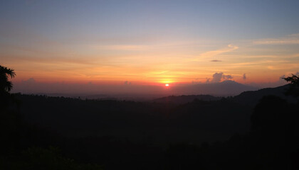Obraz premium Scenic twilight horizon above jungle