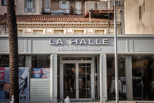 HYERES, FRANCE - SEPTEMBER 27, 2025: La Halle logo in front of their store for Hyeres. Part of Beaumanoir group, it is a French chain of fashion retailers specialized in clothing and shoes