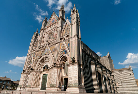 Italy, Umbria, Orvieto.  Exterior of the Orvieto cathedral.