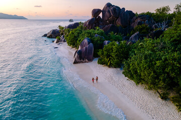 Fototapeta premium Stunning sunset at Anse Source d'Argent beach in La Digue, Seychelles