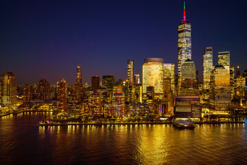 Obraz premium New York City panoramic night view of Manhattan. NewYork waterfront. New York big American City. New York City at night. New York skyline with Manhattan Tower. NYC panoramic view