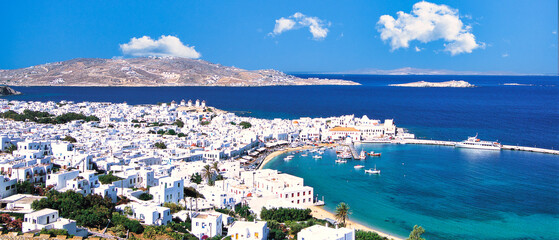 エーゲ海に浮かぶミコノス島の美しい白い街並み