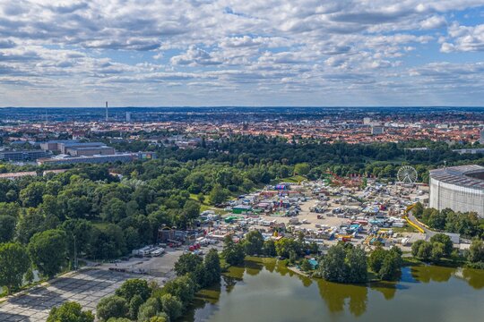 Die fr&auml;nkische Metrolpole N&uuml;rnberg von oben - Dutzendteich, Volksfestplatz, Zeppelinfeld