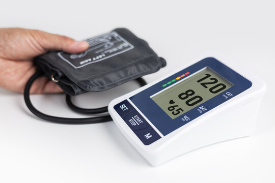 Measurement of blood pressure by an electronic tonometer