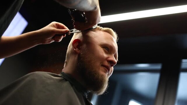 Barber Working on Head with Electric Clippers &ndash; Close-Up