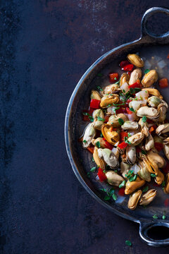 Prepared blue mussels in braising pan