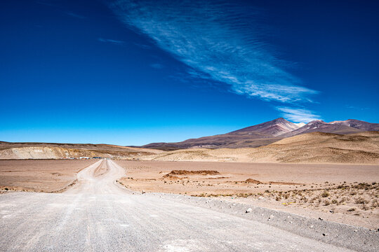 Carretera de ripio en desierto