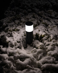 都心散歩　雪景色のお庭