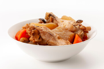 鶏手羽元と大根の煮物 人参としめじ入り 和風家庭料理