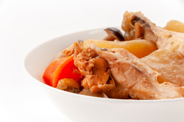 鶏手羽元と大根の煮物 人参としめじ入り 和風家庭料理