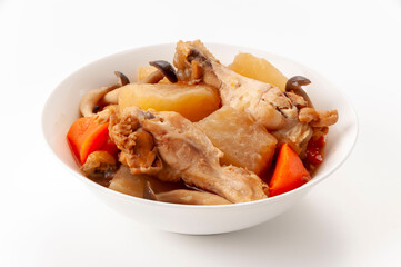鶏手羽元と大根の煮物 人参としめじ入り 和風家庭料理