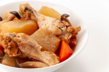 鶏手羽元と大根の煮物 人参としめじ入り 和風家庭料理