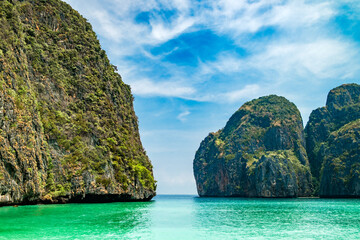 Naklejka premium Maya Bay Rocks Phi Phi Le