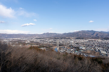 冬の秩父ミューズパーク展望台から望む秩父公園橋と市街地の全景