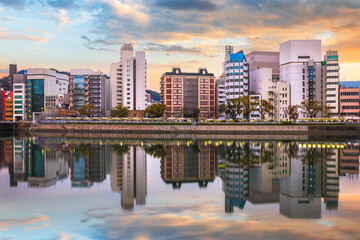 Obraz premium Hiroshima, Japan city skyline on the Enko River